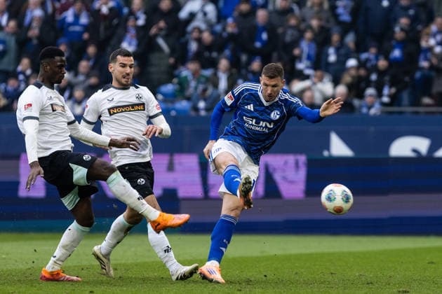 2 Soccer Bundesliga FC Schalke 04 1 FC Kaiserslautern 25 01 2026 Edin Dzeko FC Schalke 04, 10 with the goal, 1 2 2 Soccer Bundesliga FC Schalke 04 1 FC Kaiserslautern Veltins Arena, Gelsenkirchen 25 01 2026 DFL regulations prohibit any use of photographs as image sequences and or quasi video Copyright: xBEAUTIFULxSPORTS Buriakovx