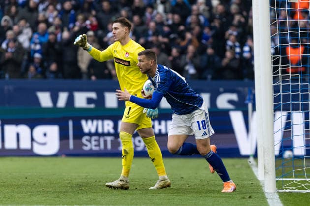 2 Soccer Bundesliga FC Schalke 04 1 FC Kaiserslautern 25 01 2026 Edin Dzeko FC Schalke 04, 10 with the goal, 1 2 2 Soccer Bundesliga FC Schalke 04 1 FC Kaiserslautern Veltins Arena, Gelsenkirchen 25 01 2026 DFL regulations prohibit any use of photographs as image sequences and or quasi video Copyright: xBEAUTIFULxSPORTS Buriakovx