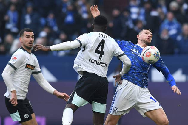 Soccer 2 Bundesliga 19 Matchday FC Schalke 04 1 FC Kaiserslautern on 25 01 2026 at the Veltins Arena in Gelsenkirchen Maxwell Gyamfi Kaiserslautern , left Edin Dzeko Schalke , right DFL regulations prohibit any use of photographs as image sequences and or quasi video xRx
