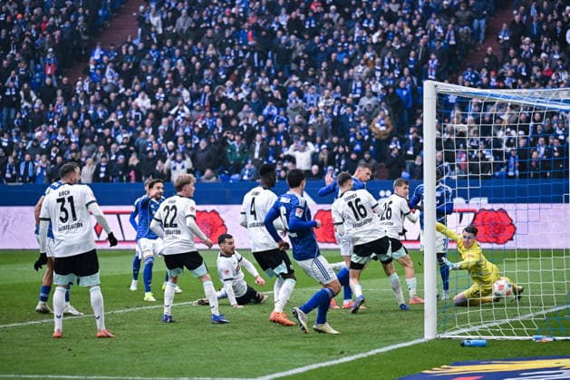 25 01 2026, Football, 2 Bundesliga, Season 2025 2026, Matchday 19, FC Schalke 04 1 FC Kaiserslautern, Kenan Karaman FC Schalke 04 scores the goal for 2 2, xRHR PHOTO YYx Copyright: KROEGER RHR-FOTOx RHR-FOTO YY