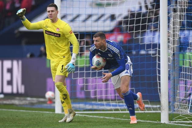 Soccer 2 Bundesliga 19 Matchday FC Schalke 04 1 FC Kaiserslautern on 25 01 2026 at the Veltins Arena in Gelsenkirchen Goal celebration for 1 2 by Edin Dzeko Schalke DFL regulations prohibit any use of photographs as image sequences and or quasi video xRx