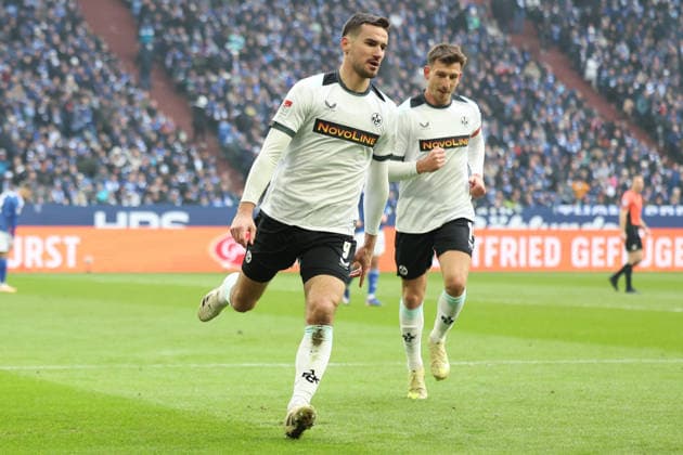 25 01 2026, xrekx, Fußball 2 Bundesliga, FC Schalke 04 1 FC Kaiserslautern v l Torjubel nach dem Tor zum celebrating the goal celebrate 0 2 durch Ivan Prtajin 1 FC Kaiserslautern Daniel Hanslik 1 FC Kaiserslautern DFL DFB REGULATIONS PROHIBIT ANY USE OF PHOTOGRAPHS as IMAGE SEQUENCES and or QUASI VIDEO Gelsenkirchen