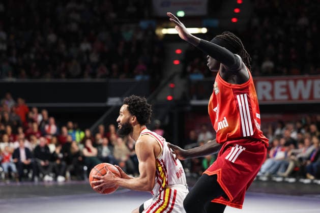 Davion Mintz Fitness First Wuerzburg Baskets, 10 with Wenyen Gabriel FC Bayern Basketball, 32 , GER, FC Bayern Basketball vs Fitness First Wuerzburg Baskets, Basketball, easycredit Basketball Bundesliga, 17 Matchday, Season 2025 2026, 25 01 2026, GER, FC Bayern Basketball vs Fitness First Wuerzburg Baskets, Basketball, easycredit Basketball Bundesliga, 17 Matchday, Season 2025 2026, 25 01 2026 Munich Copyright: xEibner-Pressefoto JennixMaulx EP_JML