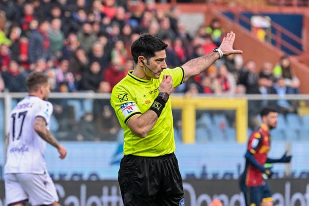 the referee during the Serie A soccer match between Genoa and Bologna at the Luigi Ferraris Stadium in Genoa, Italy - Sunday, January 25, 2026. - Soccer .  Copyright: xTanoxPecoraro LaPressex