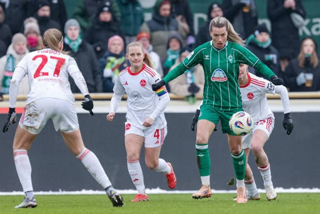 Medina Desic SV Werder Bremen, 9 on the ball, single image, full body, action, action, match scene, THE DFB REGULATIONS PROHIBIT ANY USE OF PHOTOGRAPHS AS IMAGE SEQUENCES AND OR QUASI VIDEO , 25 01 2026, , Football, Google Pixel Womens Bundesliga, SV Werder Bremen 1 FC Nürnberg xobx