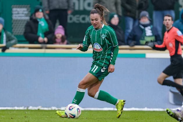Maja Sternad SV Werder Bremen, 11 on the ball, single image, full body, action, action, match scene, THE DFB REGULATIONS PROHIBIT ANY USE OF PHOTOGRAPHS AS IMAGE SEQUENCES AND OR QUASI VIDEO , 25 01 2026, , Football, Google Pixel Womens Bundesliga, SV Werder Bremen 1 FC Nürnberg xobx
