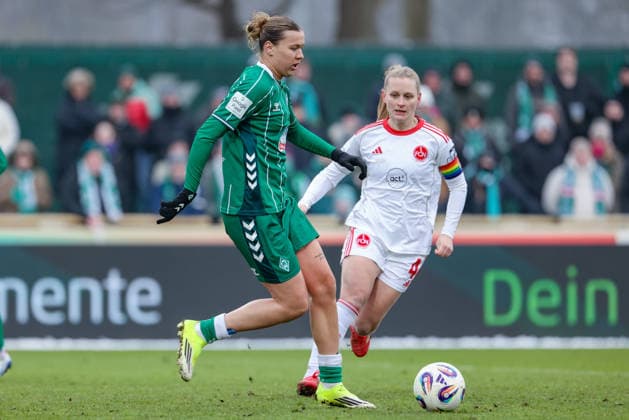 from left Larissa Mühlhaus SV Werder Bremen, 7 on the ball, single image, full body, action, action, match scene, Luisa Guttenberger 1 FC Nürnberg, 4 , THE DFB REGULATIONS PROHIBIT ANY USE OF PHOTOGRAPHS AS IMAGE SEQUENCES AND OR QUASI VIDEO , 25 01 2026, , Football, Google Pixel Womens Bundesliga, SV Werder Bremen 1 FC Nürnberg xobx