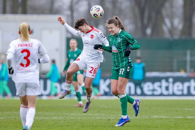 from left Aneta Polaskova 1 FC Nürnberg, 26 and Mara Alber SV Werder Bremen, 37 in header duel, header, duel, action, action, game scene, THE DFB REGULATIONS PROHIBIT ANY USE OF PHOTOGRAPHS AS IMAGE SEQUENCES AND OR QUASI VIDEO , 25 01 2026, , Football, Google Pixel Womens Bundesliga, SV Werder Bremen 1 FC Nürnberg xobx