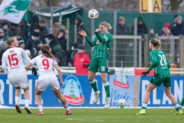Lina Hausicke SV Werder Bremen, 18 at header, Action, Action, Game scene, THE DFB GUIDELINES PROHIBIT ANY USE OF PHOTOGRAPHS AS IMAGE SEQUENCES AND OR QUASI VIDEO, 25 01 2026, , Soccer, Google Pixel Women Bundesliga, SV Werder Bremen 1 FC Nürnberg xobx