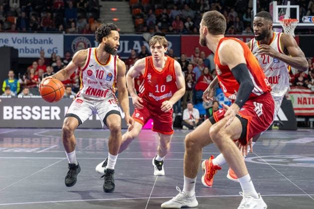 Davion Mintz 10 Fitness First Wuerzburg Baskets in duel with Justin Jessup 10 FC Bayern Basketball , FC Bayern Basketball vs Fitness First Wuerzburg Baskets, BBL, Main Round, 25 01 2026 Munich Bavaria Germany Copyright: xkolbert-press UlrichxGamelx