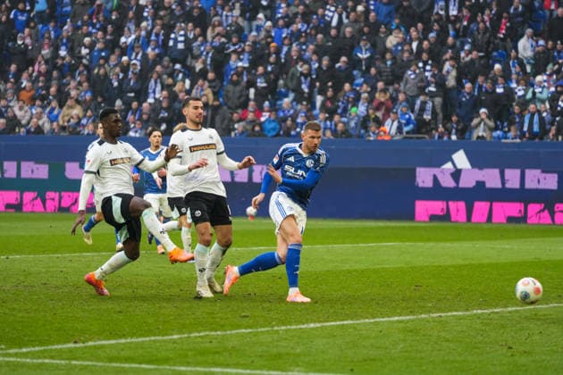 Germany Soccer 2 Bundesliga, Season 2025 26, Matchday 19 FC Schalke 04 vs 1 FC Kaiserslautern, 25 01 2026, Veltins Arena Gelsenkirchen, Nordrhein Westfalen Goal for 1 2 by Edin Džeko, Edin Dzeko FC Schalke 04, 10 Copyright: xLeonxFrickx