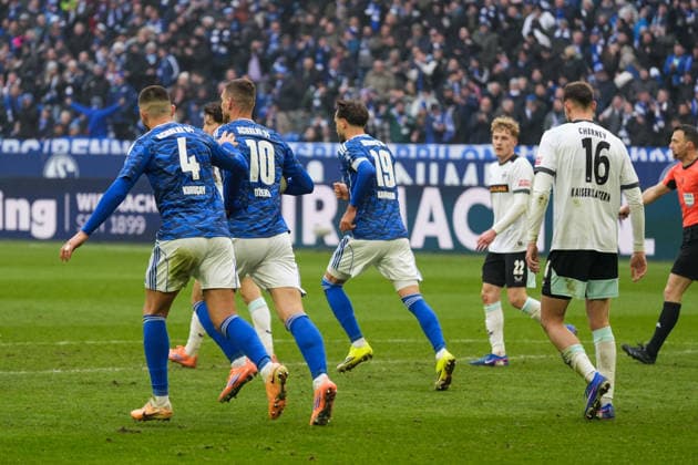 Germany Soccer 2 Bundesliga, Season 2025 26, 19 Matchday FC Schalke 04 vs 1 FC Kaiserslautern, 25 01 2026, Veltins Arena Gelsenkirchen, North Rhine-Westphalia Cheer Goal celebration Goal 1 2 by Edin Džeko, Edin Dzeko FC Schalke 04, 10 Copyright: xLeonxFrickx