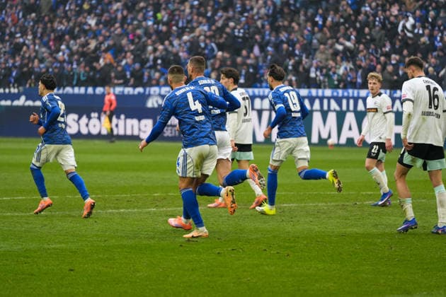 Germany Soccer 2 Bundesliga, Season 2025 26, 19 Matchday FC Schalke 04 vs 1 FC Kaiserslautern, 25 01 2026, Veltins Arena Gelsenkirchen, North Rhine-Westphalia Cheer Goal celebration Goal 1 2 by Edin Džeko, Edin Dzeko FC Schalke 04, 10 Copyright: xLeonxFrickx