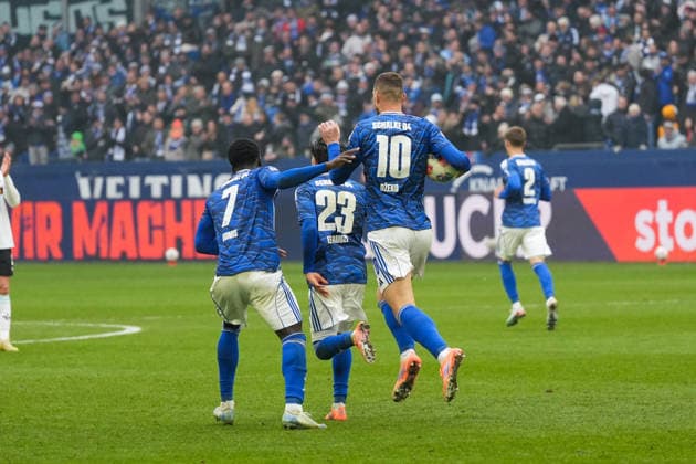 Germany Soccer 2 Bundesliga, Season 2025 26, 19 Matchday FC Schalke 04 vs 1 FC Kaiserslautern, 25 01 2026, Veltins Arena Gelsenkirchen, North Rhine-Westphalia Cheer Goal celebration Goal 1 2 by Edin Džeko, Edin Dzeko FC Schalke 04, 10 Copyright: xLeonxFrickx