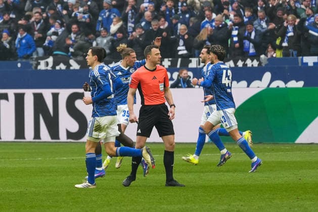 Germany Soccer 2 Bundesliga, Season 2025 26, Matchday 19 FC Schalke 04 vs 1 FC Kaiserslautern, 25 01 2026, Veltins Arena Gelsenkirchen, North Rhine-Westphalia Cheers for the 2 2 equalizer by Kenan Karaman FC Schalke 04, 19 Copyright: xLeonxFrickx