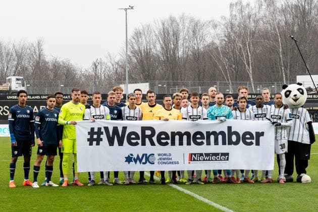 25 01 2026, xdaymx, Soccer 2 Bundesliga, SV Elversberg VfL Bochum we remember before the match in Elversberg DFL DFB REGULATIONS PROHIBIT ANY USE OF PHOTOGRAPHS as IMAGE SEQUENCES and or QUASI VIDEO Elversberg