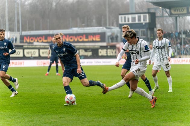 25 01 2026, xdaymx, Soccer 2 Bundesliga, SV Elversberg VfL Bochum Nicholas Mickelson prevails against many Bochum players DFL DFB REGULATIONS PROHIBIT ANY USE OF PHOTOGRAPHS as IMAGE SEQUENCES and or QUASI VIDEO Elversberg