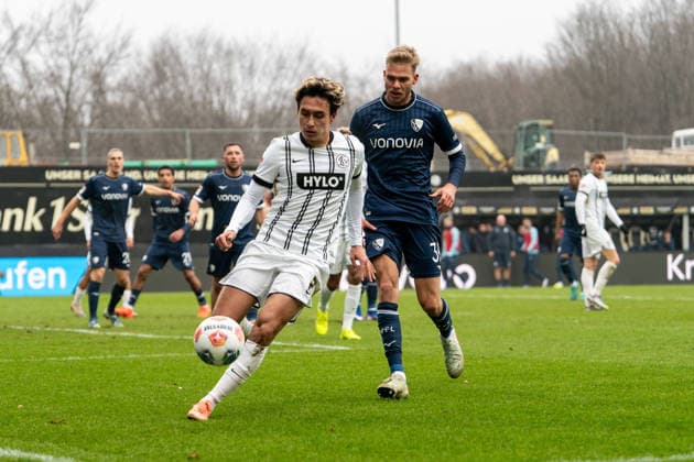 25 01 2026, xdaymx, Soccer 2 Bundesliga, SV Elversberg VfL Bochum Nicholas Mickelson Elversberg in duel with Leandro Noel Morgalla Bochum DFL DFB REGULATIONS PROHIBIT ANY USE OF PHOTOGRAPHS as IMAGE SEQUENCES and or QUASI VIDEO Elversberg