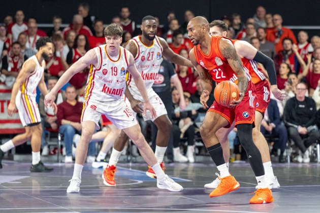 Christian Skladanowski 19 Fitness First Wuerzburg Baskets , Isiaha Mike 22 FC Bayern Basketball , FC Bayern Basketball vs Fitness First Wuerzburg Baskets, BBL, Main Round, 25 01 2026 Munich Bavaria Germany Copyright: xkolbert-press UlrichxGamelx