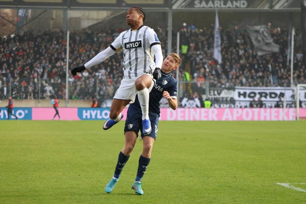 25 01 2026, Football, Men, 2 Bundesliga, Season 2025 2026, SV 07 Elversberg VfL Bochum 1848, Jarzinho Malanga SV 07 Elversberg , Callum Marshall VfL Bochum 1848 Elversberg Ursapharm Arena an der Kaiserlinde Saarland Germany DEU Copyright: xSebastianxBachx