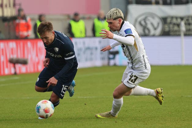 25 01 2026, Football, Men, 2 Bundesliga, Season 2025 2026, SV 07 Elversberg VfL Bochum 1848, Felix Keidel SV 07 Elversberg , Felix Passlack VfL Bochum 1848 Elversberg Ursapharm Arena an der Kaiserlinde Saarland Germany DEU Copyright: xSebastianxBachx