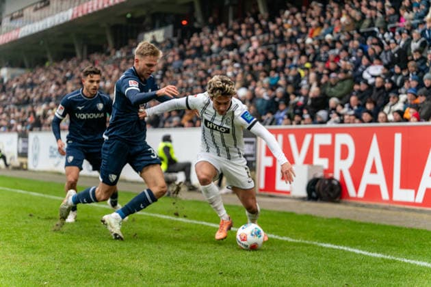 25 01 2026, xdaymx, Soccer 2 Bundesliga, SV Elversberg VfL Bochum Nicholas Mickelson Elversberg in duel with Leandro Noel Morgalla Bochum DFL DFB REGULATIONS PROHIBIT ANY USE OF PHOTOGRAPHS as IMAGE SEQUENCES and or QUASI VIDEO Elversberg