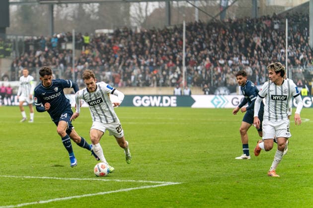25 01 2026, xdaymx, Soccer 2 Bundesliga, SV Elversberg VfL Bochum Tom Zimmerschied dribbles his way through Elversberg DFL DFB REGULATIONS PROHIBIT ANY USE OF PHOTOGRAPHS as IMAGE SEQUENCES and or QUASI VIDEO Elversberg