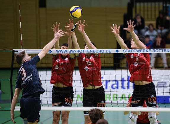 Volleyball 2 Bundesliga season 2025 2026 TV Rottenburg TSV Muehldorf 24 01 2026 Thomas Brandstetter l., TSV Muehldorf against block TV Rottenburg Milan Kvrzic, Philipp Friedrich and David Dornauf f. l.