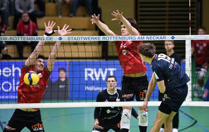 Volleyball 2 Bundesliga season 2025 2026 TV Rottenburg TSV Muehldorf 24 01 2026 Philipp Friedrich left, TV Rottenburg and Timon Schippmann middle, TV Rottenburg