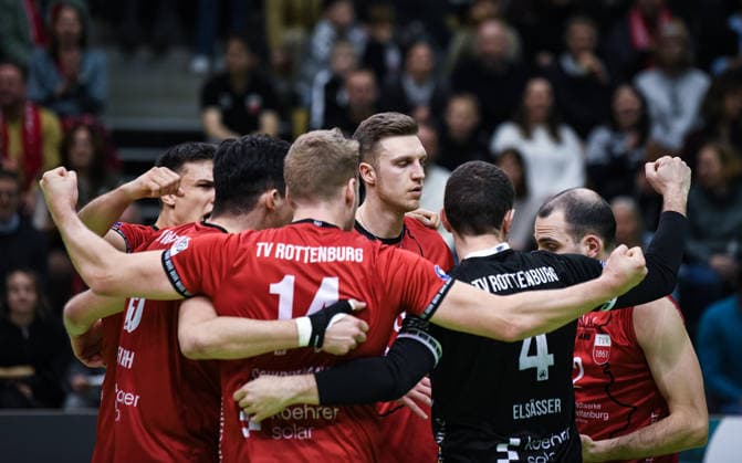 Volleyball 2 Bundesliga season 2025 2026 TV Rottenburg TSV Muehldorf 24 01 2026 TEAM CELEBRATION TV Rottenburg Milan Kvrzic, Philipp Friedrich, Timon Schippmann, Maik Trautmann, Jakob Elsaesser and Moritz Rauber from left to right