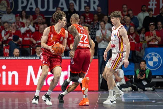 Justin Jessup 10 FC Bayern Basketball ,Isiaha Mike 22 FC Bayern Basketball , Lukas Roth 10 Fitness First Wuerzburg Baskets , FC Bayern Basketball vs Fitness First Wuerzburg Baskets, BBL, Main Round, 25 01 2026 Muenchen Bayern Germany Copyright: xkolbert-press UlrichxGamelx