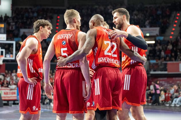 Team FC Bayern Basketball stands together and consults, FC Bayern Basketball vs Fitness First Wuerzburg Baskets, BBL, Main Round, 25 01 2026 Munich Bavaria Germany Copyright: xkolbert-press UlrichxGamelx