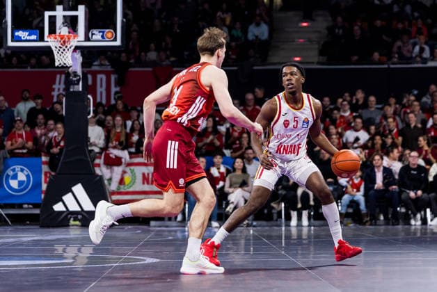 easyCredit Basketball Bundesliga, FC Bayern Munich Fitness First Würzburg Baskets 25 01 2026 Marcus Carr Fitness First Würzburg Baskets, 5 on the ball, Justus Hollatz FC Bayern Munich, 21 easyCredit Basketball Bundesliga, FC Bayern Munich Fitness First Würzburg Baskets Munich, BMW Park on 25 01 2026 Copyright: xBEAUTIFULxSPORTS Wunderlx