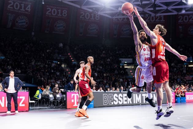 easyCredit Basketball Bundesliga, FC Bayern Munich Fitness First Würzburg Baskets 25 01 2026 Davion Mintz Fitness First Würzburg Baskets, 10 in the throw, Justinian Jessup FC Bayern Munich, 10 easyCredit Basketball Bundesliga, FC Bayern Munich Fitness First Würzburg Baskets Munich, BMW Park on 25 01 2026 Copyright: xBEAUTIFULxSPORTS Wunderlx