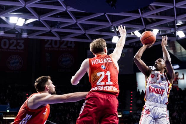easyCredit Basketball Bundesliga, FC Bayern München Fitness First Würzburg Baskets 25 01 2026 Marcus Carr Fitness First Würzburg Baskets, 5 in the throw, Leon Kratzer FC Bayern München, 8 and Justus Hollatz FC Bayern München, 21 in defense easyCredit Basketball Bundesliga, FC Bayern München Fitness First Würzburg Baskets Munich, BMW Park on 25 01 2026 Copyright: xBEAUTIFULxSPORTS Wunderlx