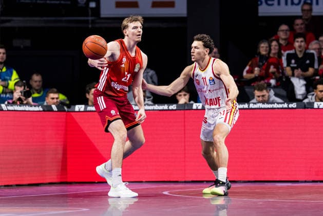 easyCredit Basketball Bundesliga, FC Bayern Munich Fitness First Würzburg Baskets 25 01 2026 Justus Hollatz FC Bayern Munich, 21 on the ball, Brae Ivey Fitness First Würzburg Baskets, 11 easyCredit Basketball Bundesliga, FC Bayern Munich Fitness First Würzburg Baskets Munich, BMW Park on 25 01 2026 Copyright: xBEAUTIFULxSPORTS Wunderlx