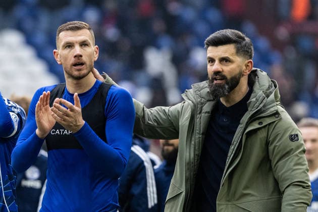 2 Fußball Bundesliga FC Schalke 04 1 FC Kaiserslautern 25 01 2026 Edin Dzeko FC Schalke 04, 10 , Miron Muslic FC Schalke 04, Head Coach 2 Fußball Bundesliga FC Schalke 04 1 FC Kaiserslautern Veltins Arena, Gelsenkirchen 25 01 2026 DFL regulations prohibit any use of photographs as image sequences and or quasi video Copyright: xBEAUTIFULxSPORTS Buriakovx