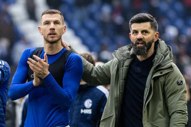 2 Fußball Bundesliga FC Schalke 04 1 FC Kaiserslautern 25 01 2026 Edin Dzeko FC Schalke 04, 10 , Miron Muslic FC Schalke 04, Head Coach 2 Fußball Bundesliga FC Schalke 04 1 FC Kaiserslautern Veltins Arena, Gelsenkirchen 25 01 2026 DFL regulations prohibit any use of photographs as image sequences and or quasi video Copyright: xBEAUTIFULxSPORTS Buriakovx
