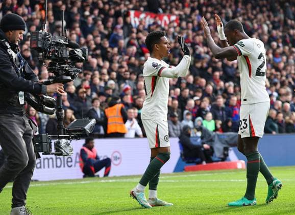 Estevao of Chelsea celebrates scoring the opening goal with team-mate Trevoh Chalobah of Chelsea Crystal Palace v Chelsea, Premier League, Football, Selhurst Park, London, UK - 25 Jan 2026London Selhurst Park United Kingdom EDITORIAL USE ONLY No use with unauthorised audio, video, data, fixture lists, club league logos or live services. Online in-match use limited to 120 images, no video emulation. No use in betting, games or single club league player publications. Copyright: xMichaelxZemanek Shutterstockx 16426076ab