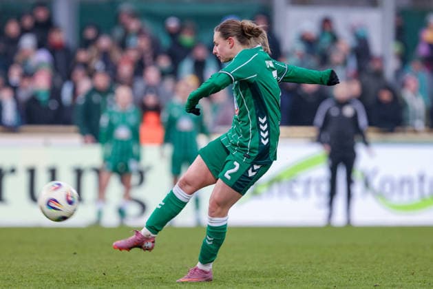 Chiara D Angelo SV Werder Bremen, 2 on goal, shoots on goal, on the ball, action, action scene,, THE DFB REGULATIONS PROHIBIT ANY USE OF PHOTOGRAPHS AS IMAGE SEQUENCES AND OR QUASI VIDEO , 25 01 2026, , Football, Google Pixel Womens Bundesliga, SV Werder Bremen 1 FC Nürnberg xobx