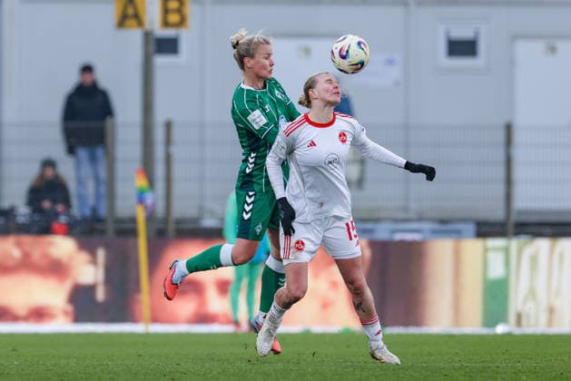 from left Lena Petermann SV Werder Bremen, 20 and Oliwia Wos 1 FC Nürnberg, 15 in header duel, header, duel, action, action, game scene, THE DFB REGULATIONS PROHIBIT ANY USE OF PHOTOGRAPHS AS IMAGE SEQUENCES AND OR QUASI VIDEO , 25 01 2026, , Football, Google Pixel Womens Bundesliga, SV Werder Bremen 1 FC Nürnberg xobx