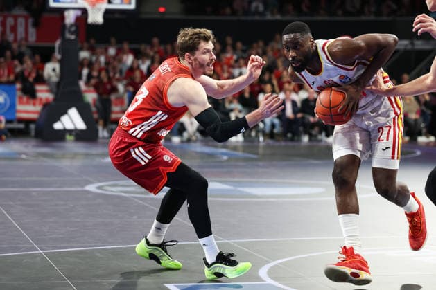 Eddy Edigin Jr Fitness First Wuerzburg Baskets, 27 with Andreas Obst FC Bayern Basketball, 13 , GER, FC Bayern Basketball vs Fitness First Wuerzburg Baskets, Basketball, easycredit Basketball Bundesliga, 17 Matchday, Season 2025 2026, 25 01 2026, GER, FC Bayern Basketball vs Fitness First Wuerzburg Baskets, Basketball, easycredit Basketball Bundesliga, 17 Matchday, Season 2025 2026, 25 01 2026 Munich Copyright: xEibner-Pressefoto JennixMaulx EP_JML