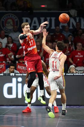 Andreas Obst FC Bayern Basketball, 13 with Brae Ivey Fitness First Wuerzburg Baskets, 11 , GER, FC Bayern Basketball vs Fitness First Wuerzburg Baskets, Basketball, easycredit Basketball Bundesliga, 17 Matchday, Season 2025 2026, 25 01 2026, GER, FC Bayern Basketball vs Fitness First Wuerzburg Baskets, Basketball, easycredit Basketball Bundesliga, 17 Matchday, Season 2025 2026, 25 01 2026 Munich Copyright: xEibner-Pressefoto JennixMaulx EP_JML