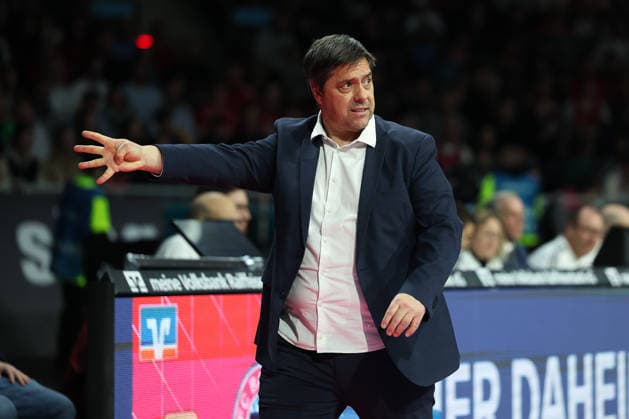 Sasa Filipovski Fitness First Wuerzburg Baskets, Head Coach gestures, GER, FC Bayern Basketball vs Fitness First Wuerzburg Baskets, Basketball, easycredit Basketball Bundesliga, Matchday 17, Season 2025 2026, 25 01 2026, GER, FC Bayern Basketball vs Fitness First Wuerzburg Baskets, Basketball, easycredit Basketball Bundesliga, Matchday 17, Season 2025 2026, 25 01 2026 Munich Copyright: xEibner-Pressefoto JennixMaulx EP_JML
