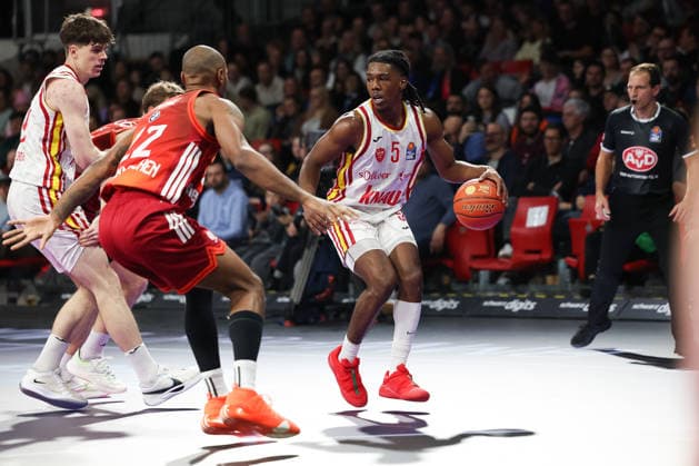 Marcus Carr Fitness First Wuerzburg Baskets, 05 with Isiaha Mike FC Bayern Basketball, 22 , GER, FC Bayern Basketball vs Fitness First Wuerzburg Baskets, Basketball, easycredit Basketball Bundesliga, 17 Matchday, Season 2025 2026, 25 01 2026, GER, FC Bayern Basketball vs Fitness First Wuerzburg Baskets, Basketball, easycredit Basketball Bundesliga, 17 Matchday, Season 2025 2026, 25 01 2026 Munich Copyright: xEibner-Pressefoto JennixMaulx EP_JML