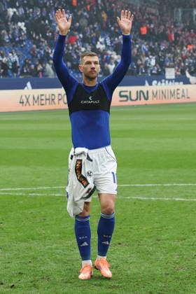 2 Bundesliga FC Schalke 04 1 FC Kaiserslautern on 25 01 2026 at the Veltins Arena in Schalke Edin Dzeko Schalke 10 thanks the fans MH