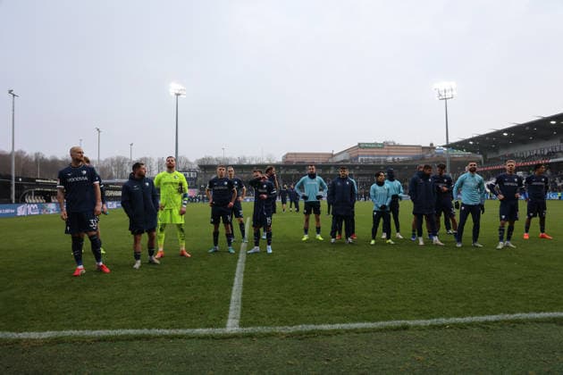 25 01 2026, Football, Men, 2 Bundesliga, Season 2025 2026, SV 07 Elversberg VfL Bochum 1848, The team VfL Bochum 1848 thanks the fans Elversberg Ursapharm Arena an der Kaiserlinde Saarland Germany DEU Copyright: xSebastianxBachx