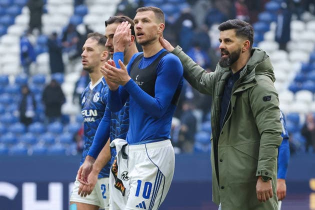2 Bundesliga FC Schalke 04 1 FC Kaiserslautern on 25 01 2026 in the Veltins Arena at Schalke Coach Miron Muslic Schalke and Edin Dzeko Schalke 10 after the final whistle MH