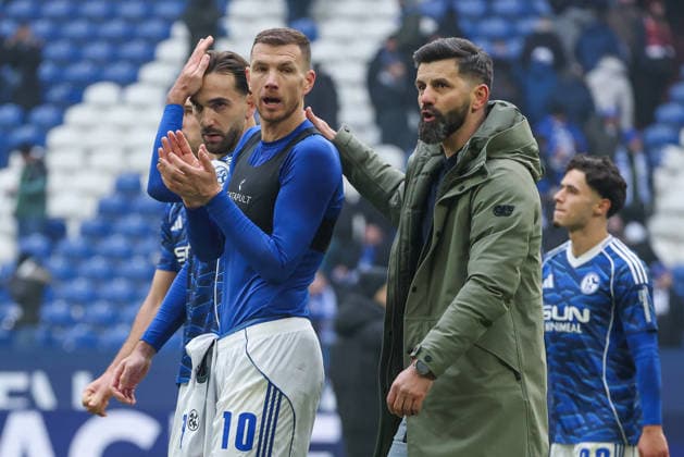 2 Bundesliga FC Schalke 04 1 FC Kaiserslautern on 25 01 2026 in the Veltins Arena at Schalke Coach Miron Muslic Schalke and Edin Dzeko Schalke 10 after the final whistle MH