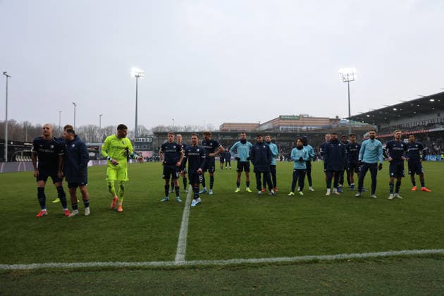 25 01 2026, Football, Men, 2 Bundesliga, Season 2025 2026, SV 07 Elversberg VfL Bochum 1848, The team VfL Bochum 1848 thanks the fans Elversberg Ursapharm Arena an der Kaiserlinde Saarland Germany DEU Copyright: xSebastianxBachx